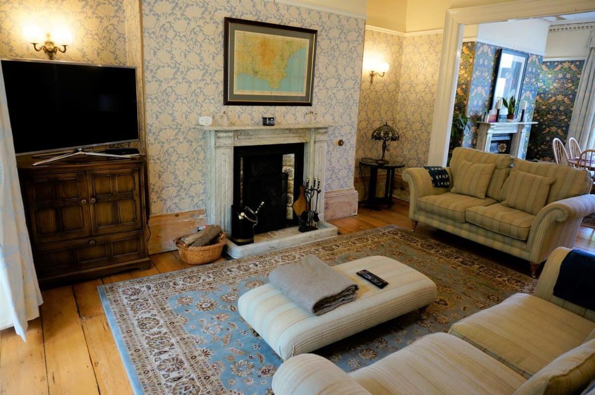 Spacious Town House With Swimming Pool بلايموث المظهر الخارجي الصورة