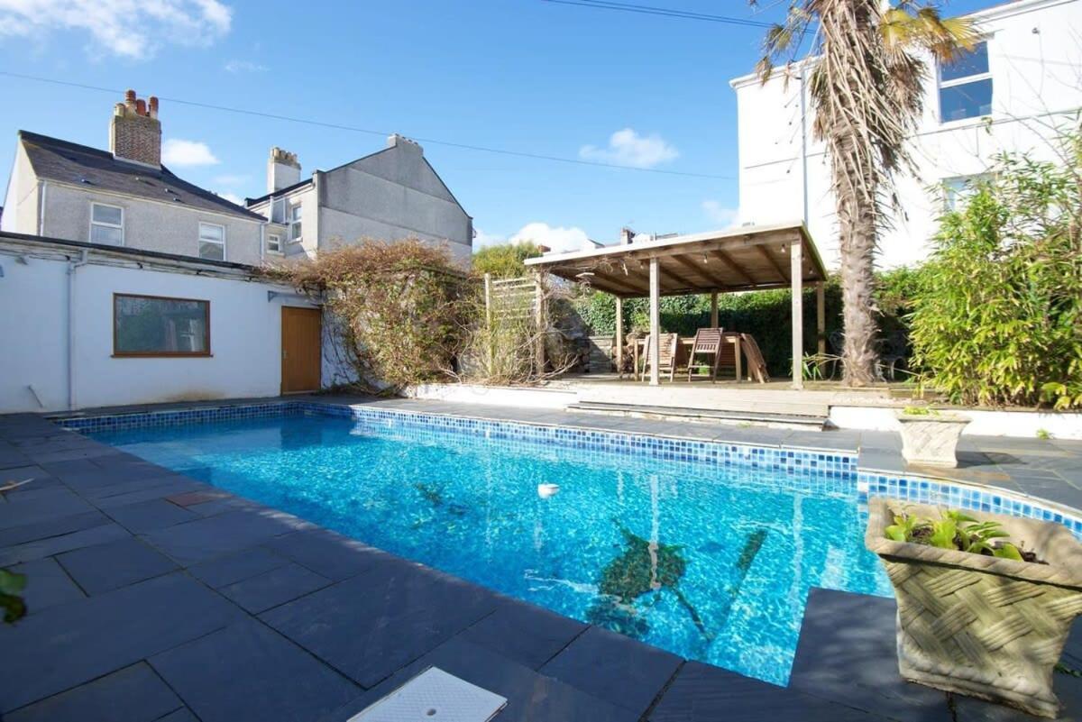 Spacious Town House With Swimming Pool بلايموث المظهر الخارجي الصورة